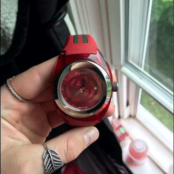 red gucci watch